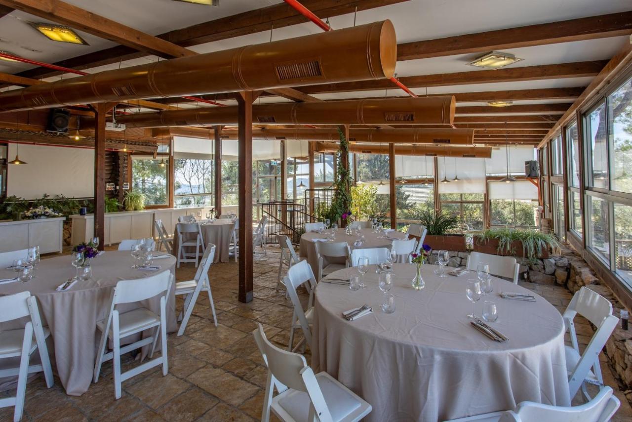 Logos Hotel In Yad Hashmona Exterior photo