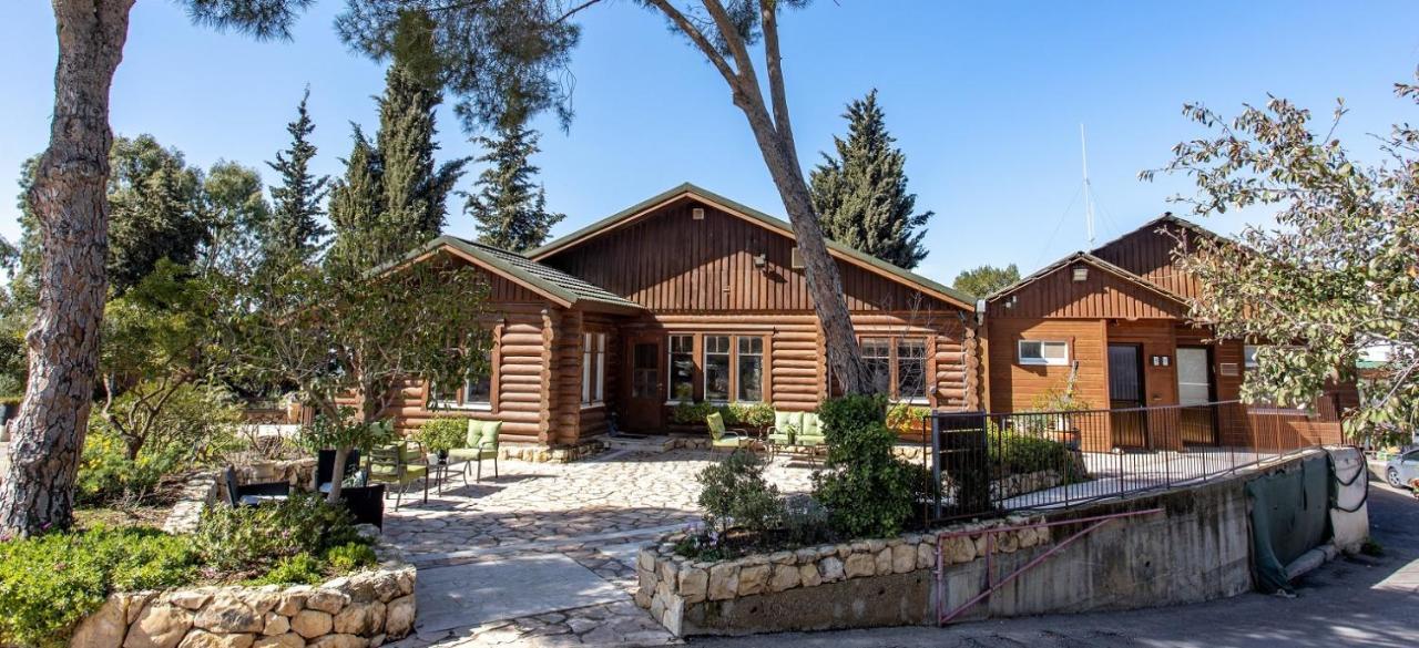 Logos Hotel In Yad Hashmona Exterior photo