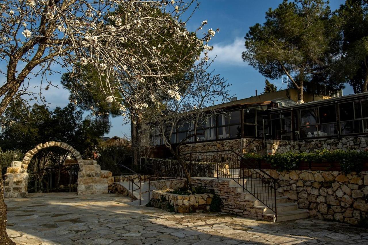 Logos Hotel In Yad Hashmona Exterior photo