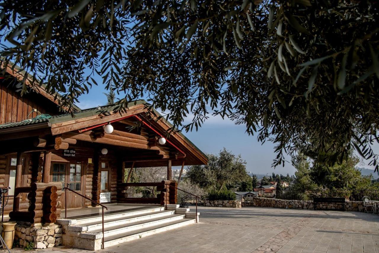 Logos Hotel In Yad Hashmona Exterior photo