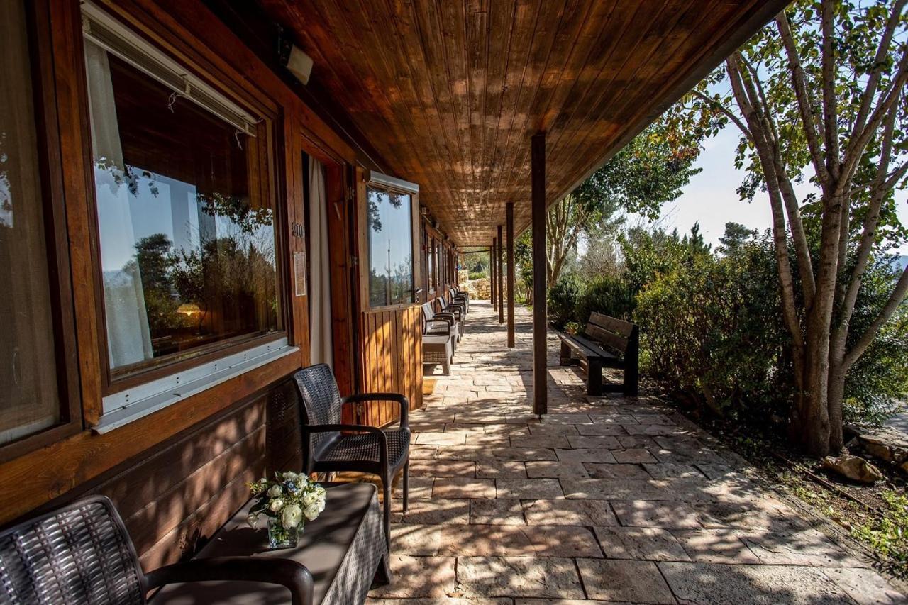 Logos Hotel In Yad Hashmona Exterior photo